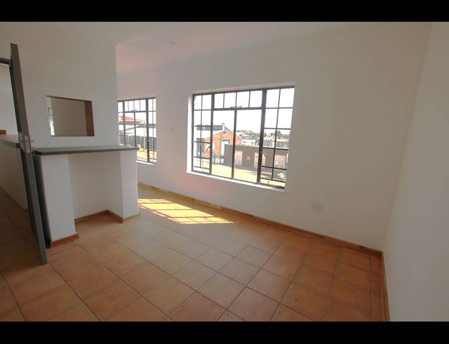 1,683M² FACTORY FOR SALE IN SEBENZA